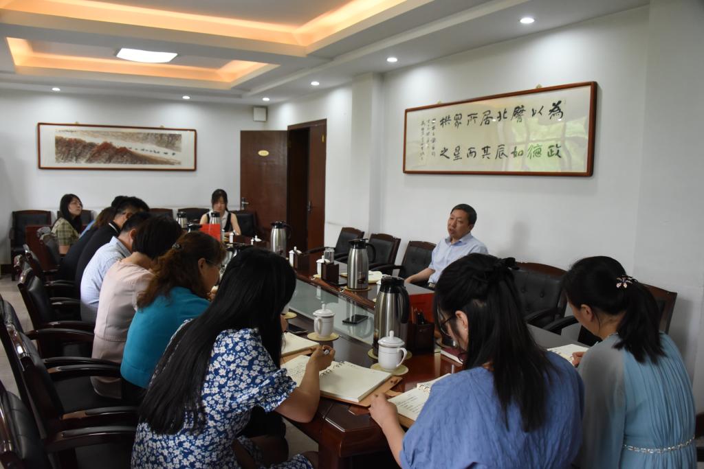 副校（院）长袁凯为办公室党支部讲党课