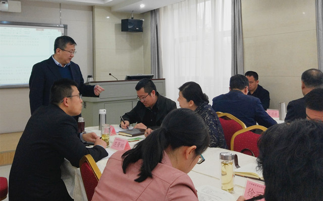 师资示范培训班举行咨询报告写作交流会